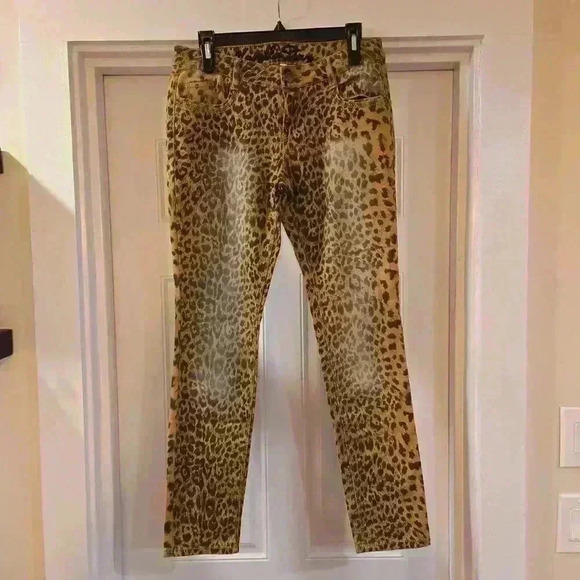 Vanilla Star Womens Stretch Leopard Distress Washed Straight Leg Jeans Size 7 - Picture 2 of 9